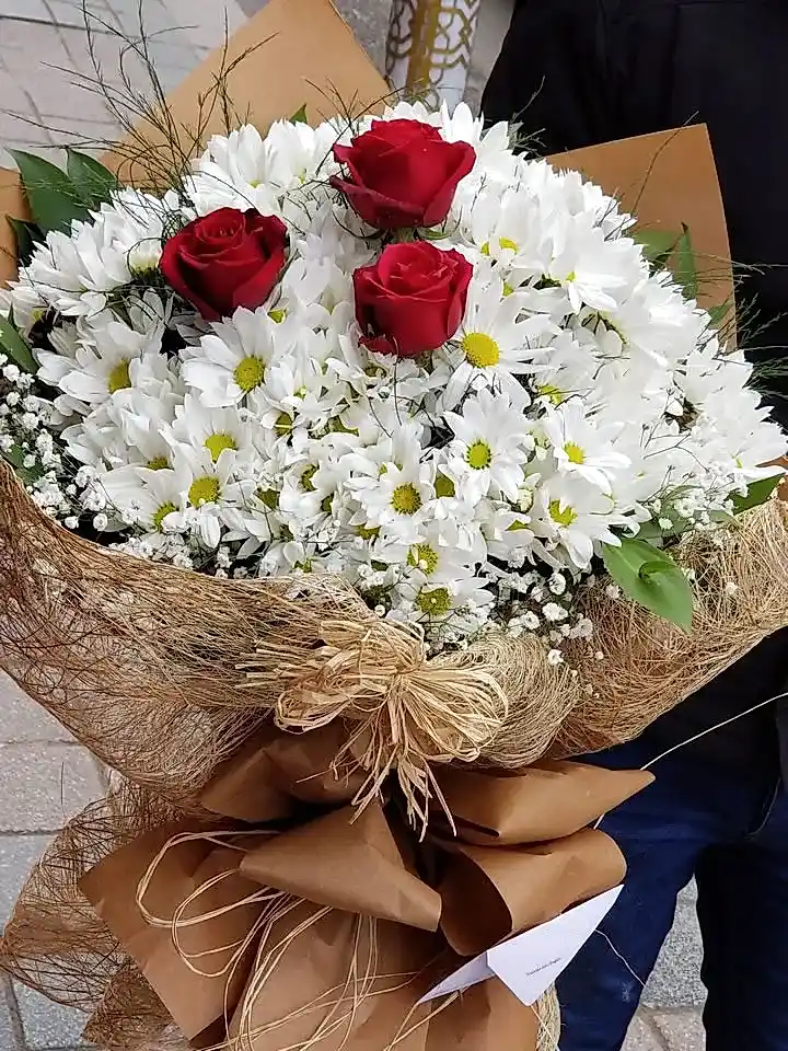 Üç Gül ve Papatya Eskişehir Çiçekçi